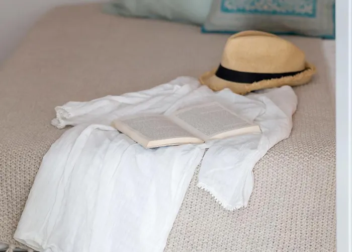 Cleo's Dream Oia (Santorini)